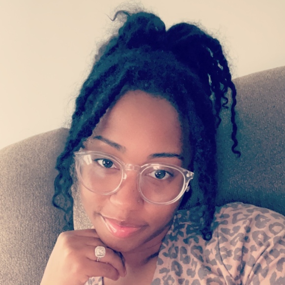 Meet your Posher, Deleana - Picture 1 of 1